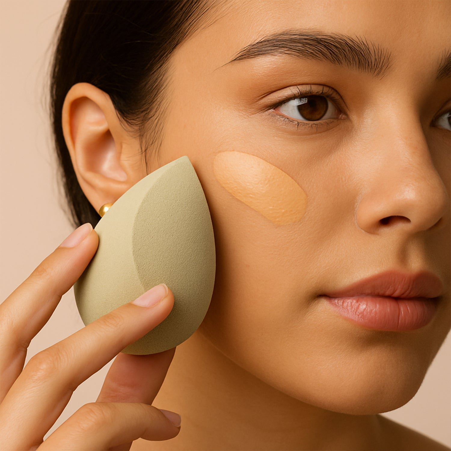 Makeup Sponge blending liquid Foundations, Powders, and Creams (Multicolor / 1 Pc)