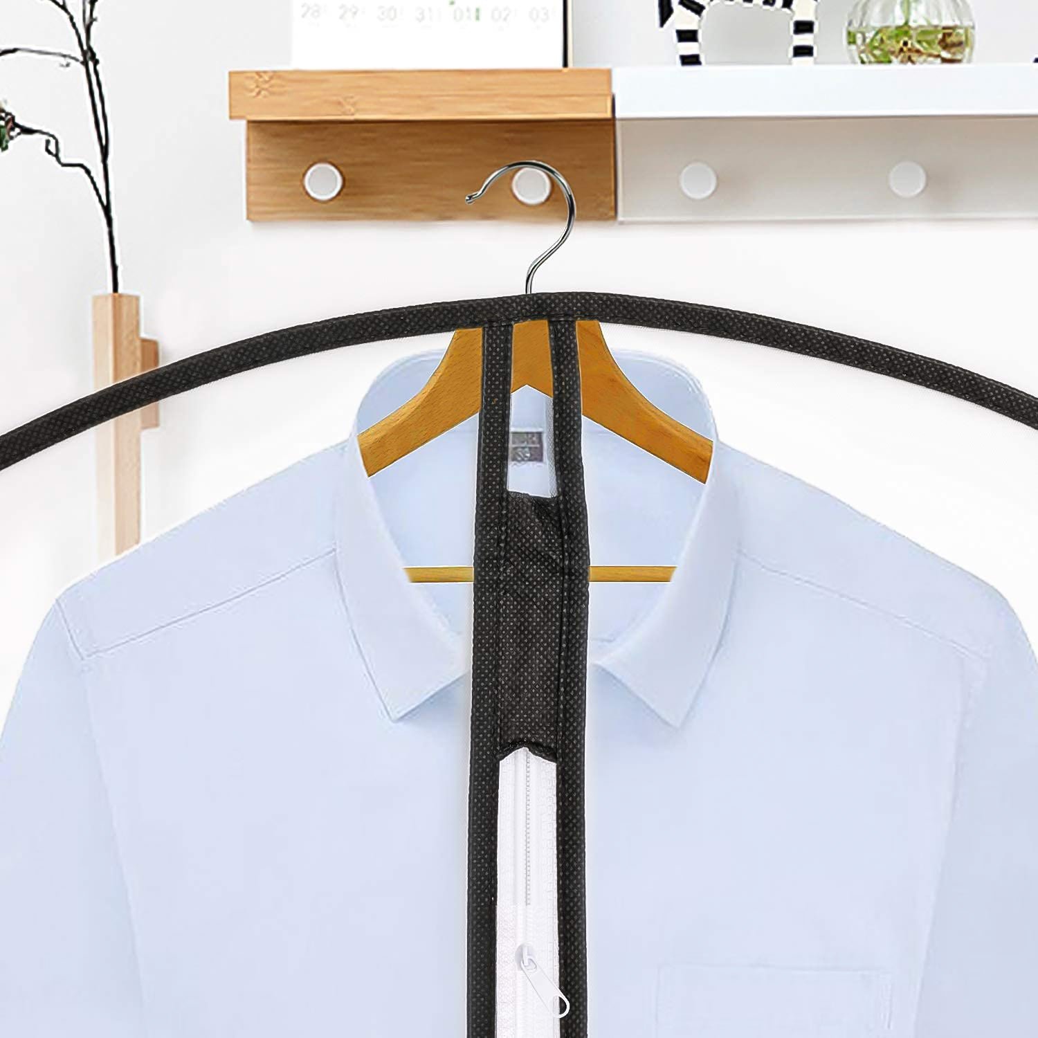 Foldable Non Woven Suit Cover (80×60 CM / 1 Pc / Black Side Chain Suit Cover)