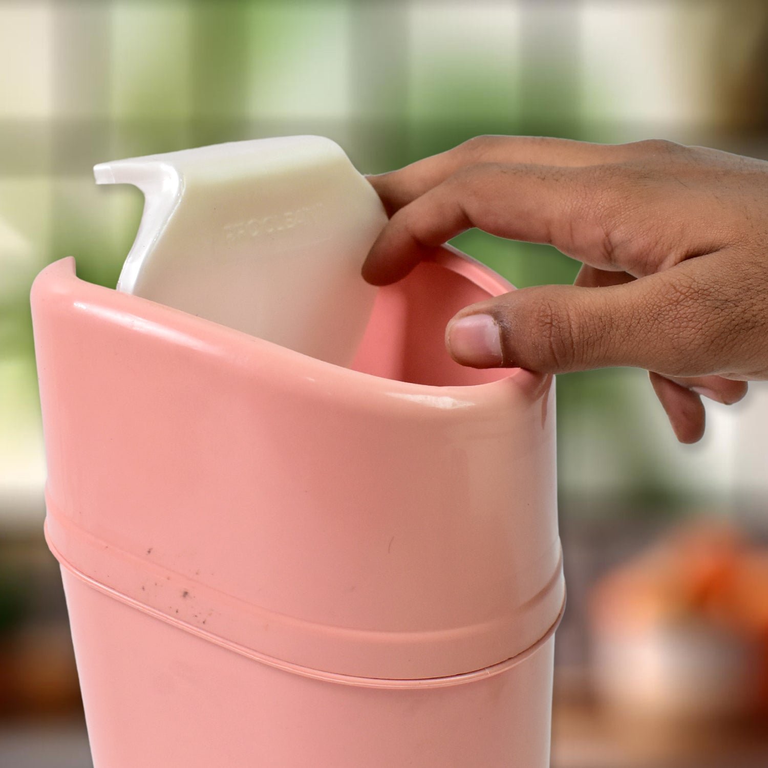 Mini Trash Can, Dustbin Plastic Garbage Can with Lid (1 Pc)