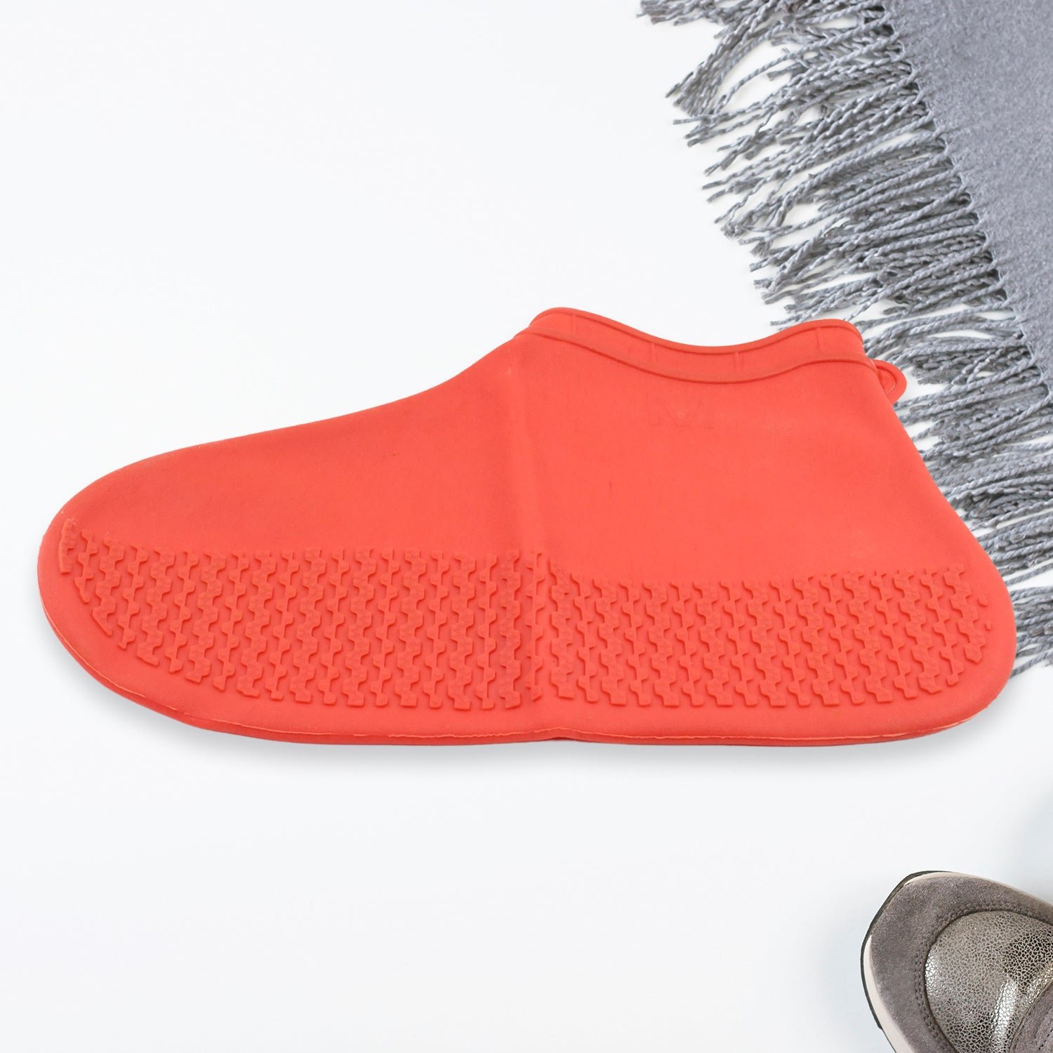 Non-Slip Silicone Waterproof Boot Shoe Cover (Medium Size / 1 Pair / Red)