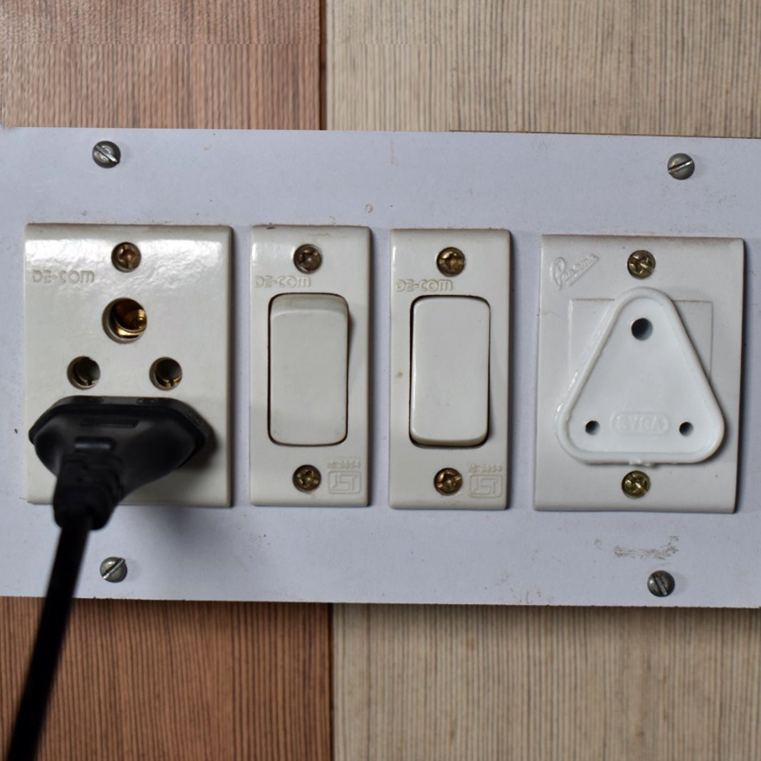 Baby Safety Small Electrical Socket Cover, Outlet Plug Protector (Pack of 100Pc)