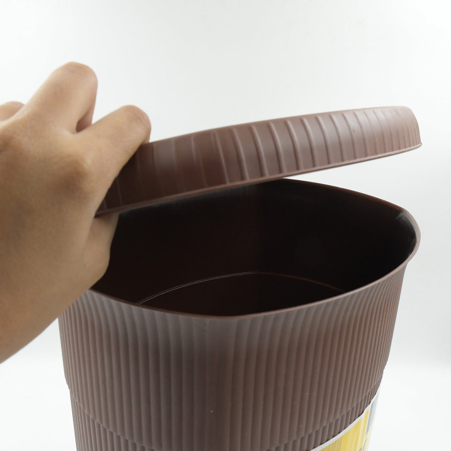 Mini Plastic Pedal Dustbin for Kitchen, Office & Car Use (1 PC)