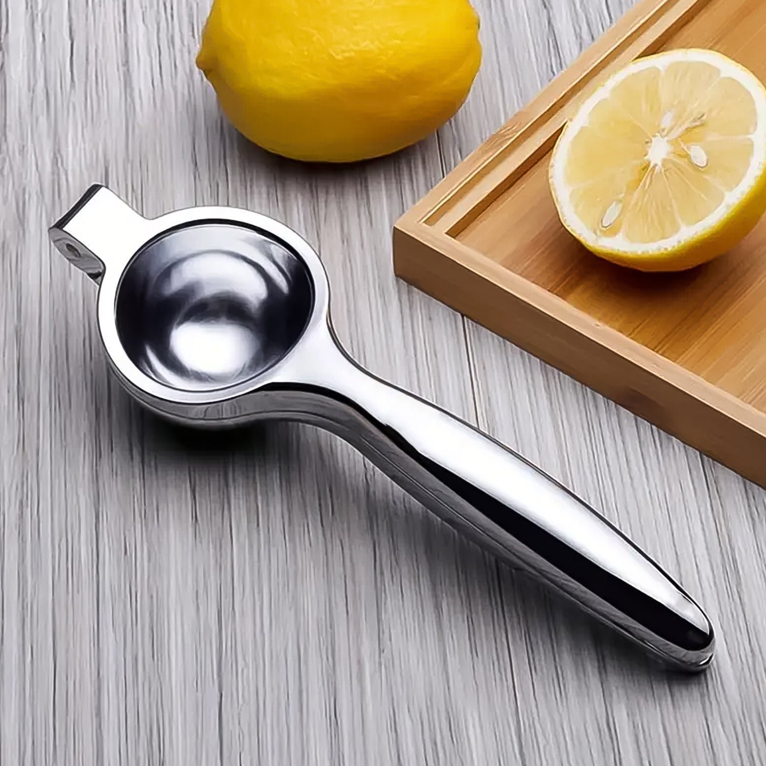 Premium Lemon Squeezer, Large Heavy Duty Handheld Juicer (1 Pc)