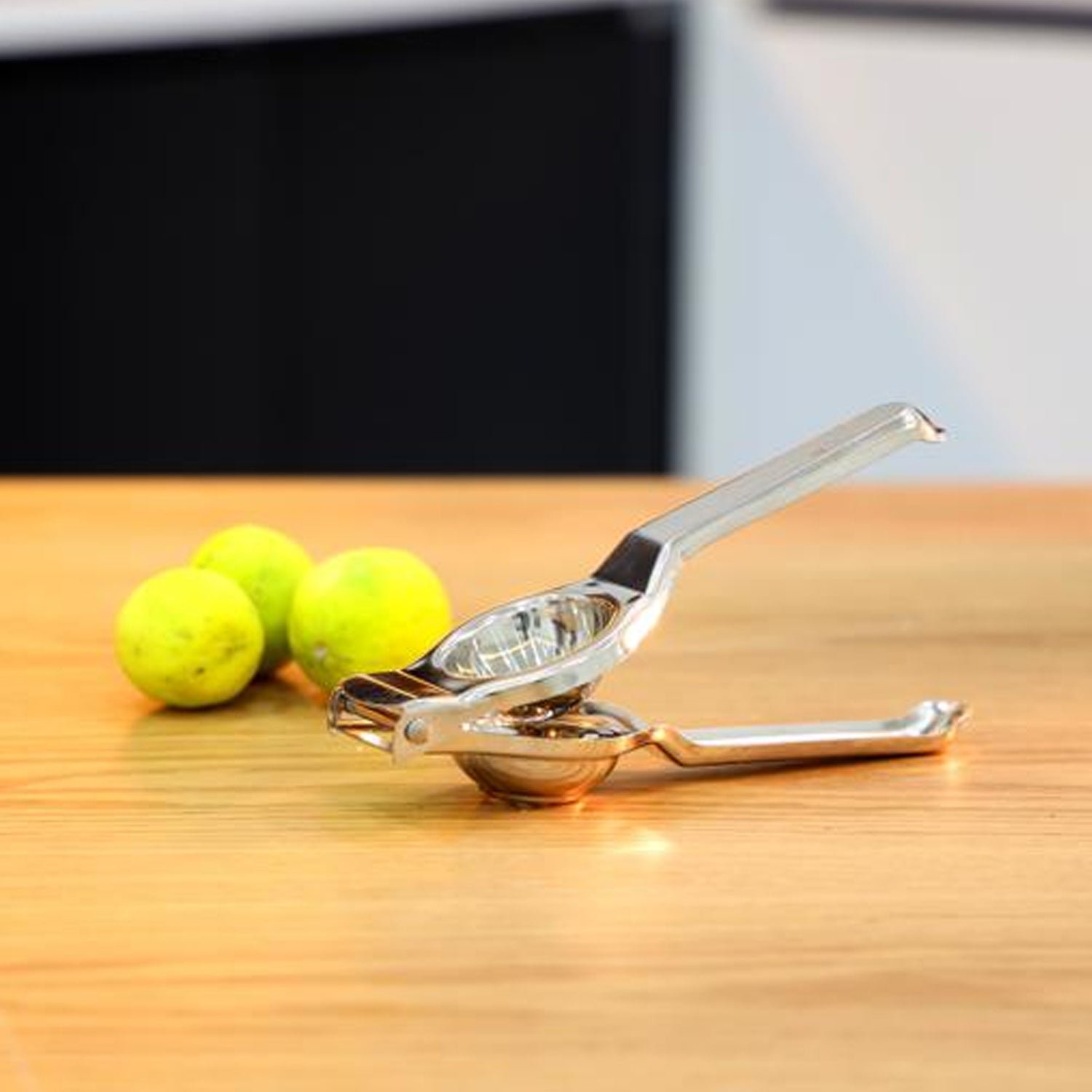 Stainless Steel Lemon Squeezer for Efficient Juice Extraction
