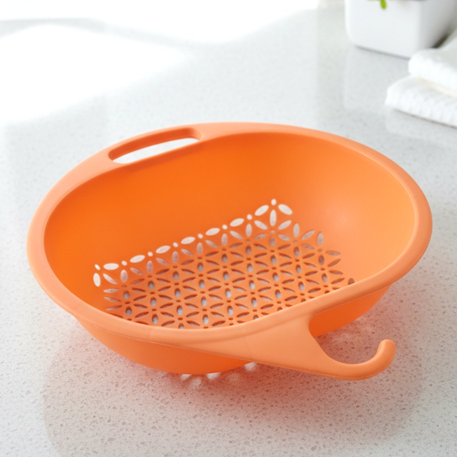 Multipurpose Plastic Kitchen Strainer Bowl with Hook Handle (1 Pc)