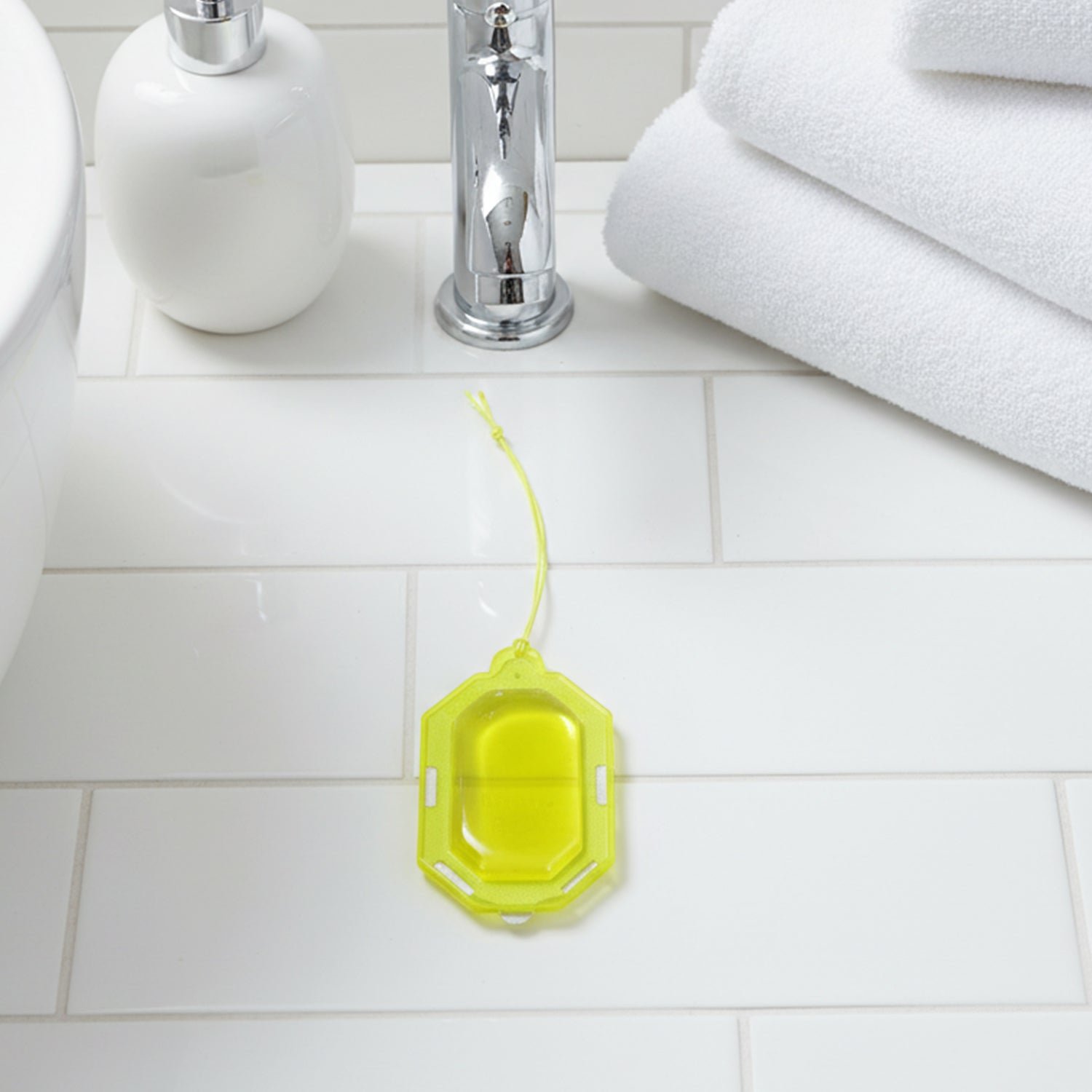 Hanging Gel Based Bathroom Air Freshener Citrus Gel (1 Pc, 9.5 Gm)