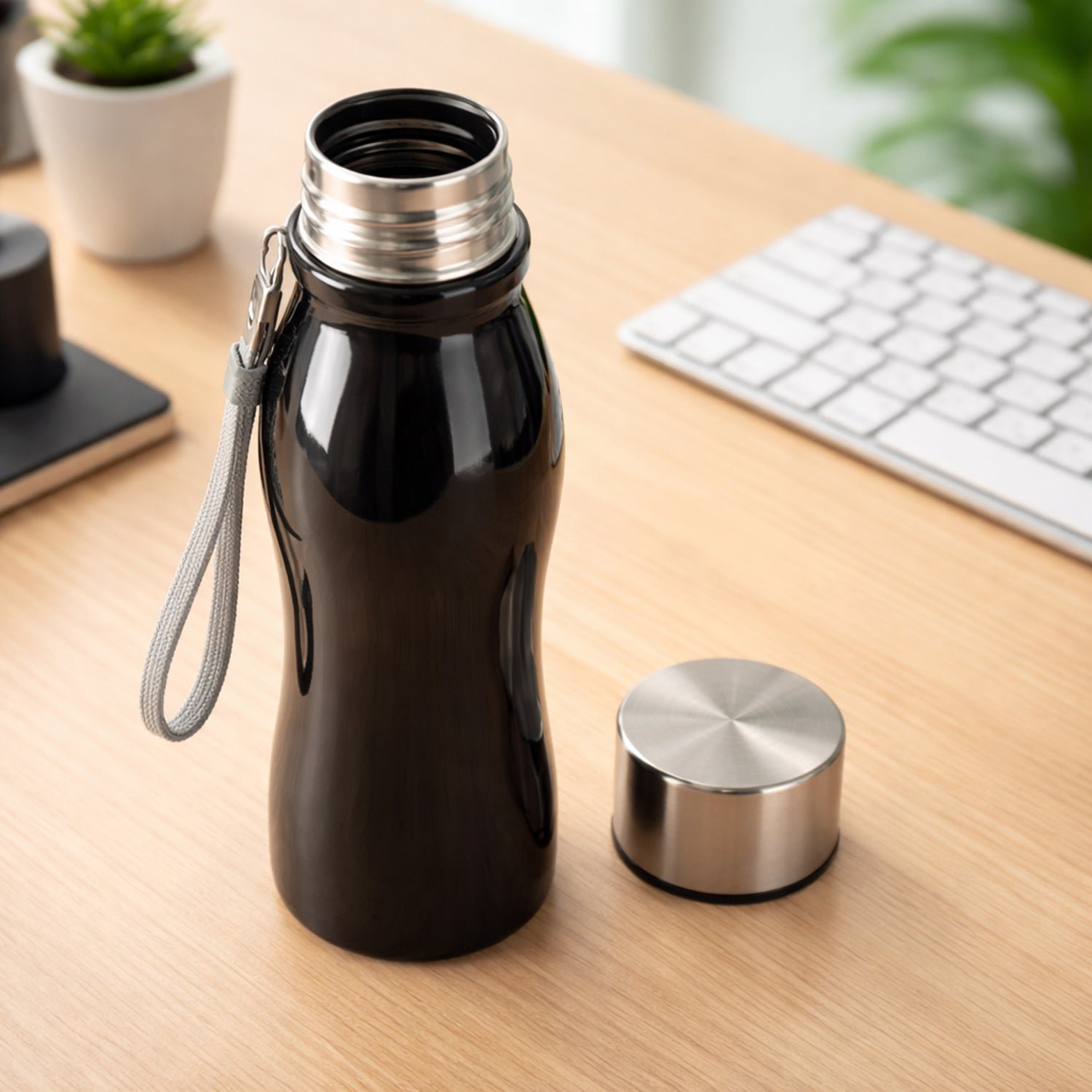 Stainless Steel Water Bottle with Carry Strap 600 ML