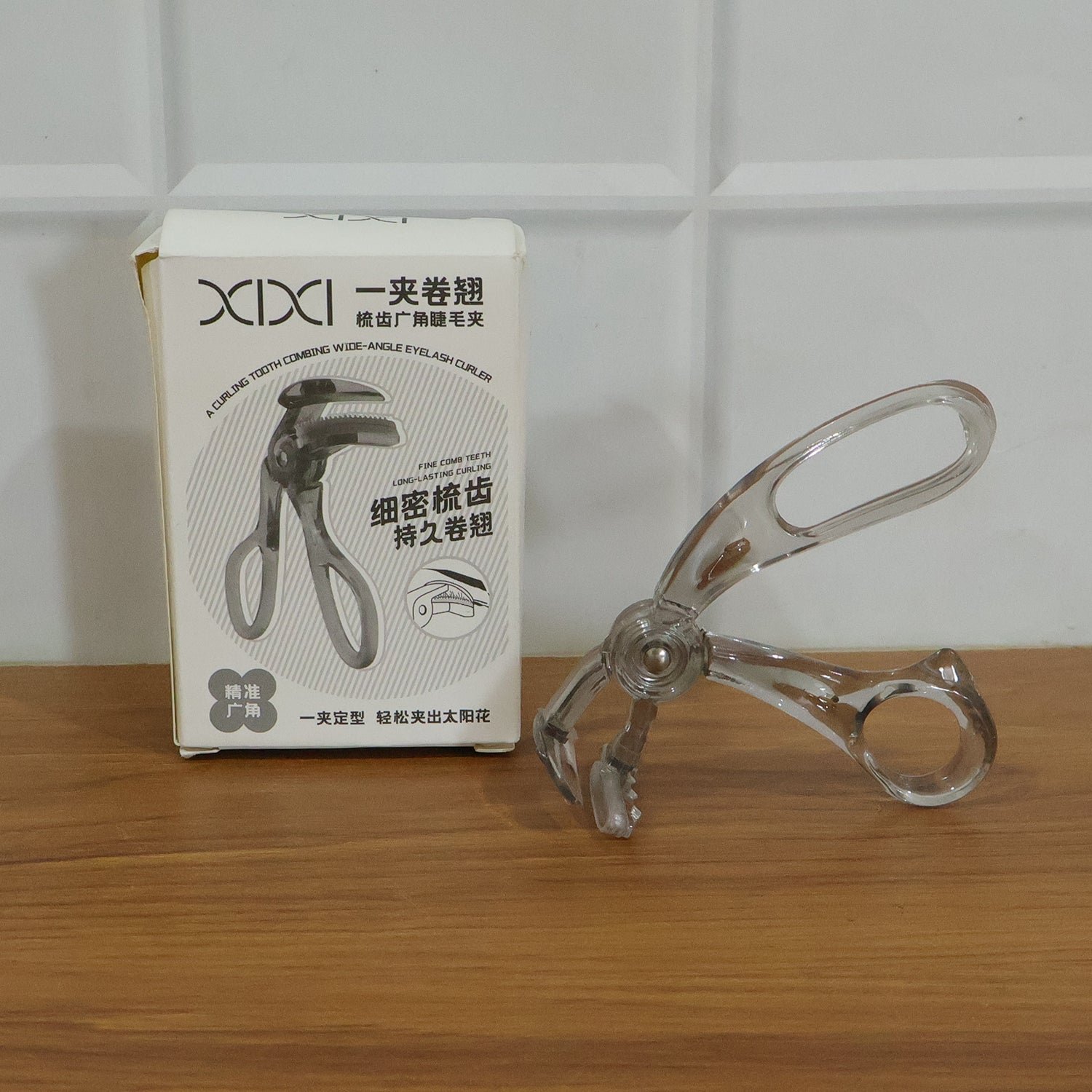 Classic Plastic Eyelash Curler (1 Pc)