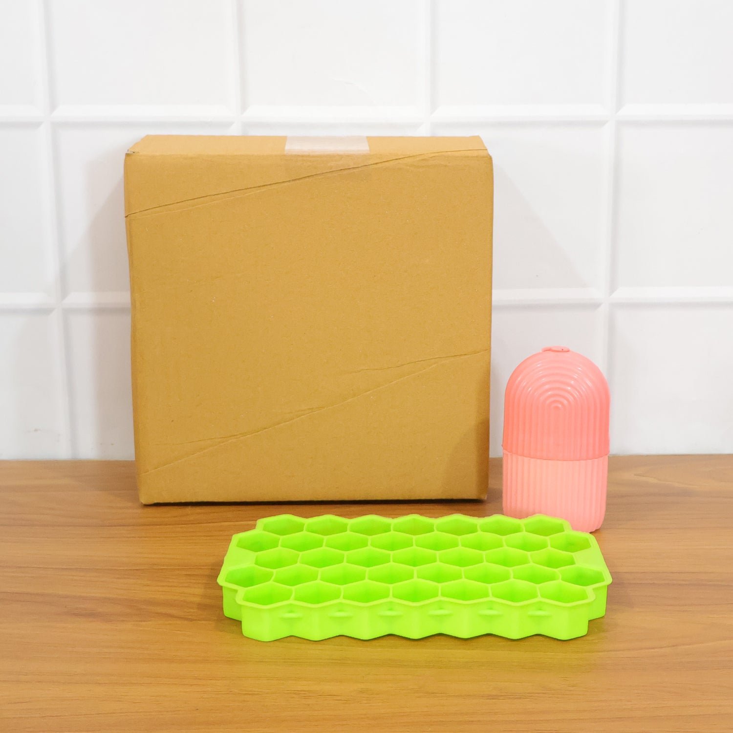 Face Icer Roller with Honeycomb Ice Tray (2 Pc )