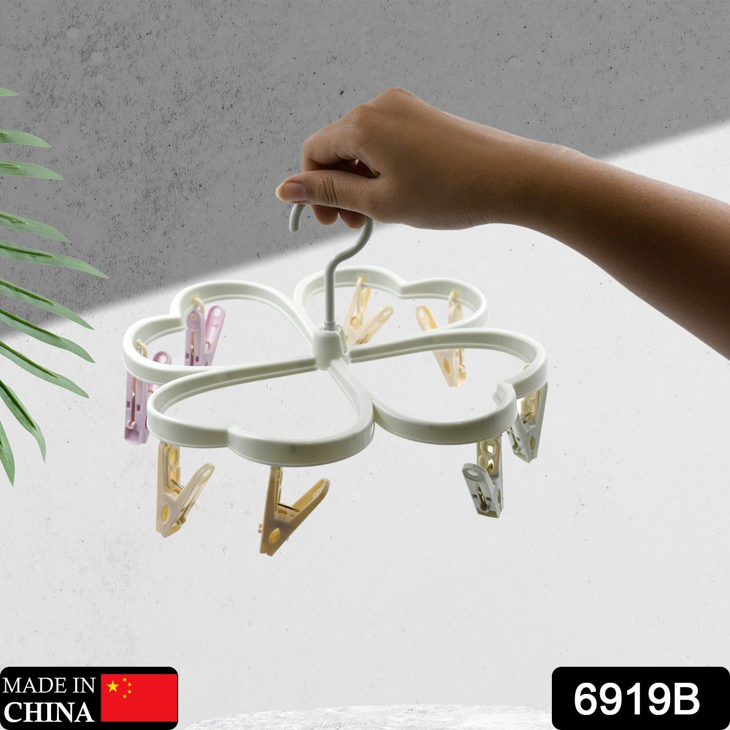 Heart Shape Cloth Drying Rack with 8 Clips for Socks, Baby Clothes, Towels