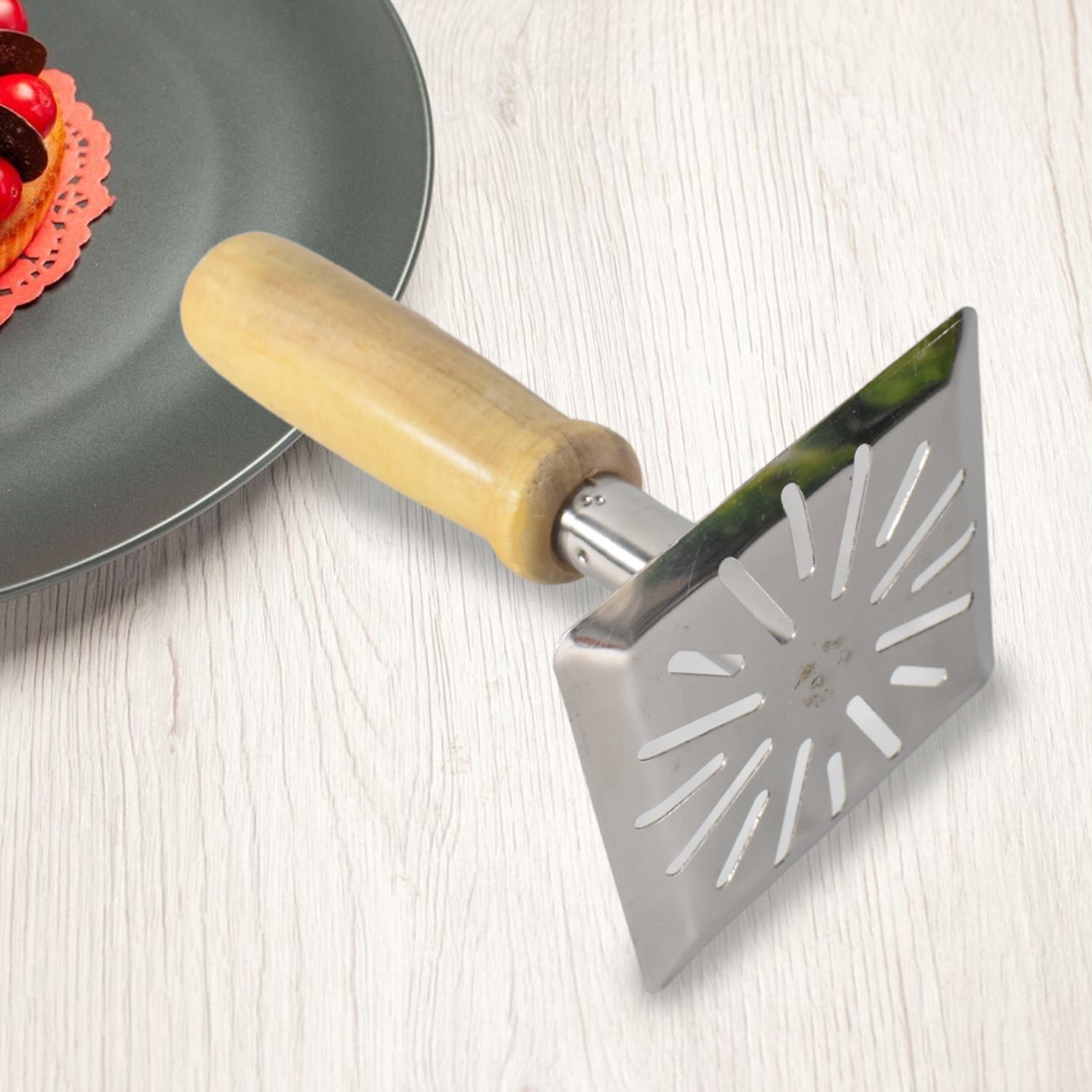Kitchen Tools Wooden Handle Square Stainless Steel Potato Masher (1 Pc)