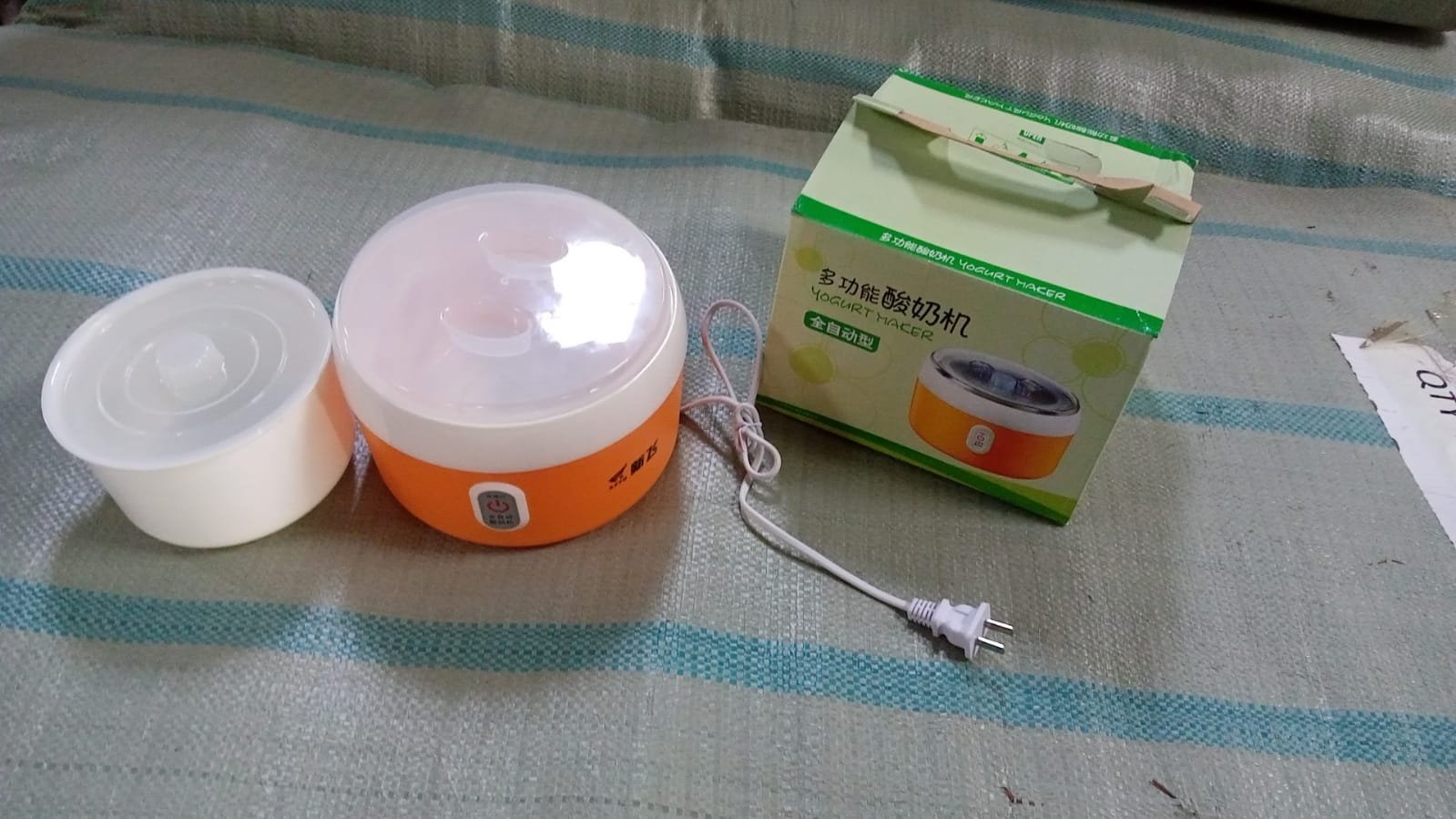 Electronic Automatic Yogurt Maker Machine with Plastic Container for Home Use