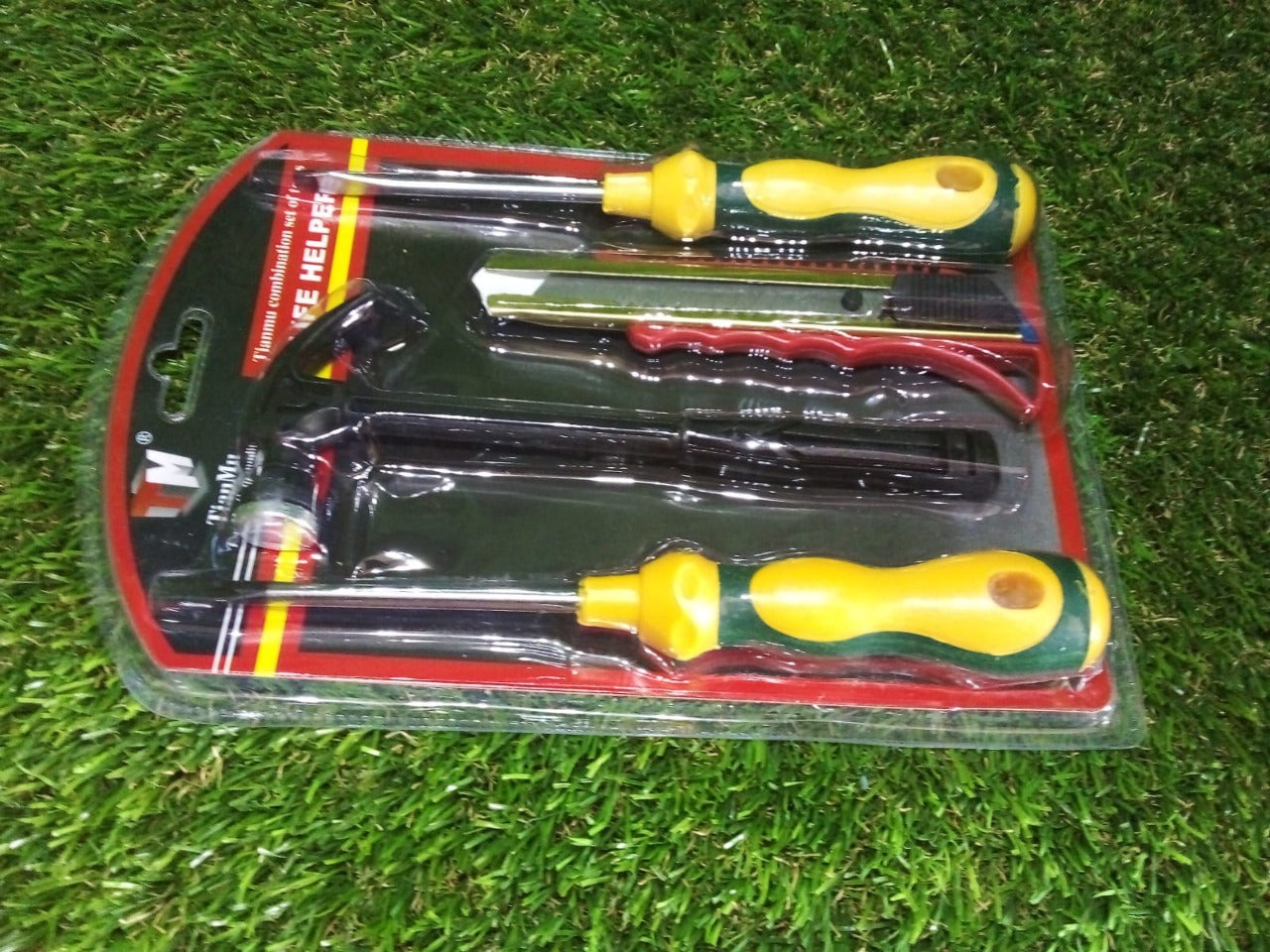 4 Pc Helper Tool Set used while doing plumbing and electrician repairment in all kinds of places like household and official departments etc.