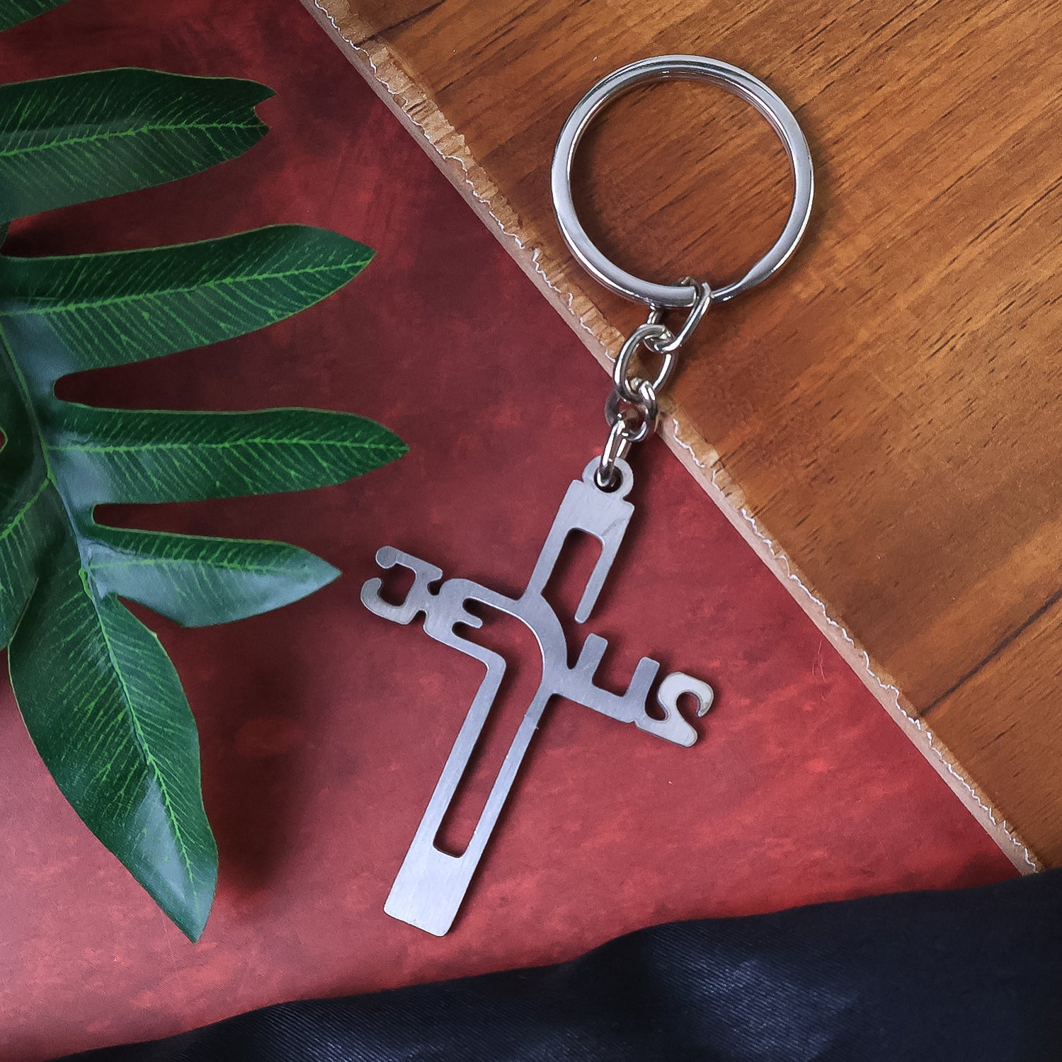 Elegant Metal Cross Keychain with Gujarati "Jesus" Script – Religious Faith Key Ring