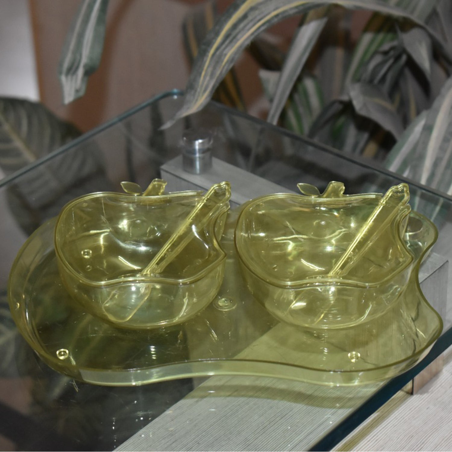 Apple Shape Tray Bowl Used For Serving Snacks And Various Food Stuffs.