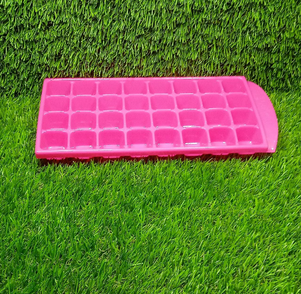 32 Cavity Ice Tray For Making And Creating Ice Cubes Easily.