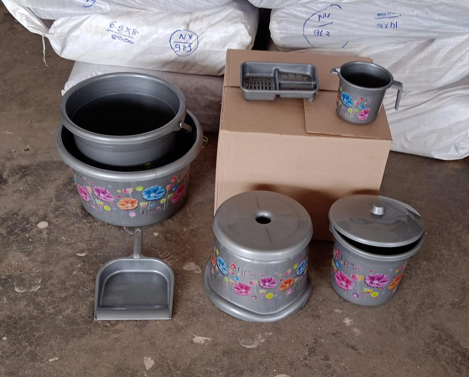 Large Capacity Plastic Bathroom Set of 7Pieces (1pc Big Tub, 1pc bucket,1pc , 1pc Mug, 1pc Soap Case, 1pc , 1pc Stool)