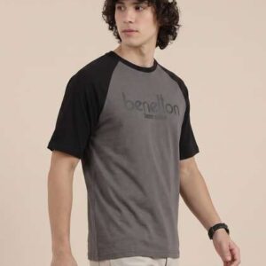 United Colors of Benetton Typography Colourblocked Boxy T-shirt