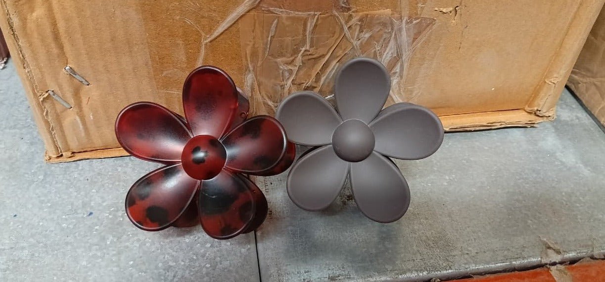 Elegant Plastic Flower Hair Clip (1 Pc / Mix Color)
