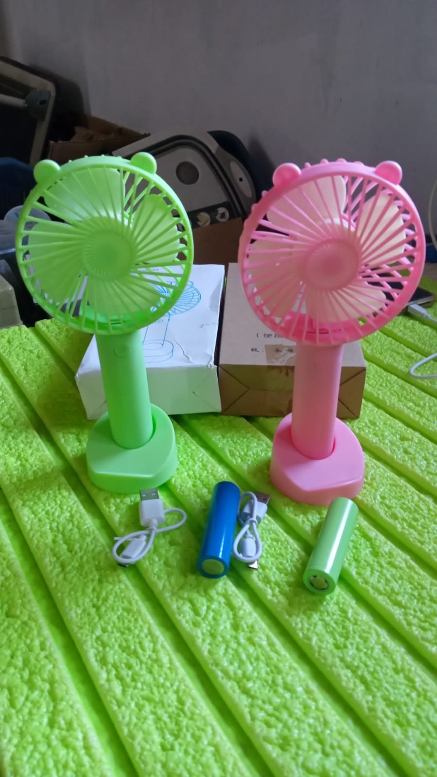 Portable Classic Hand Fan 3-Speed Table Fan for Office School Home Use