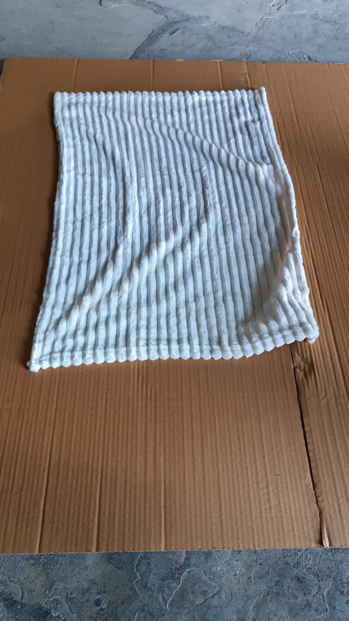 Pet Soft Cat Dog Blanket / Towel Soft Warm (70×50 Cm / 1 Pc / Mix Color & Design)