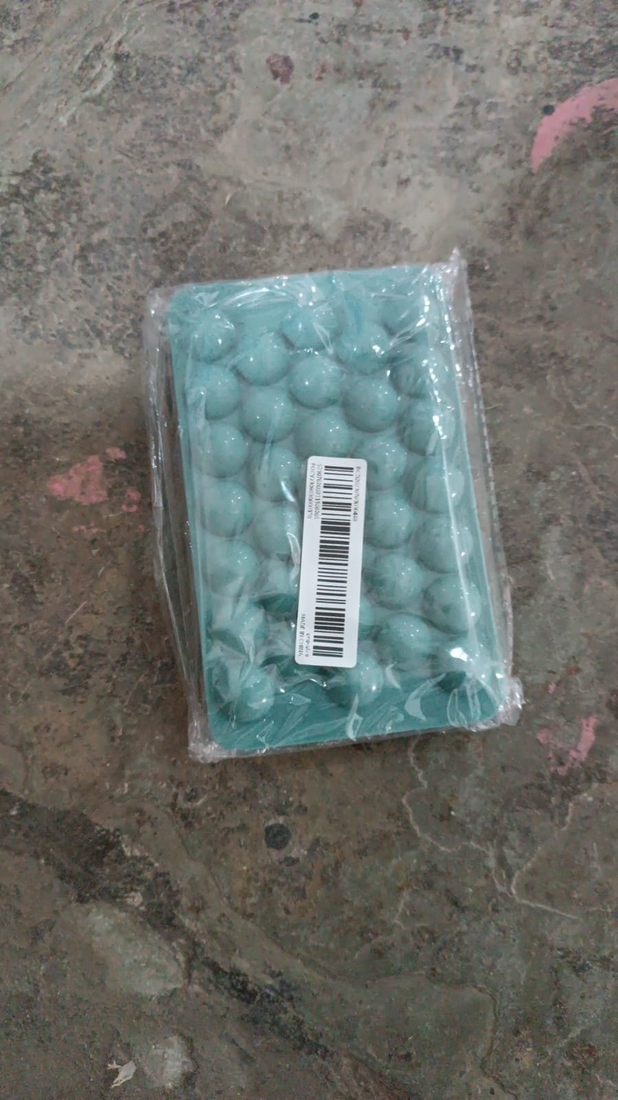 Plastic Round Reusable Ice Cube & Candy Ball Mold, 33 Moulds (16.5×10 Cm / 1 Pc)