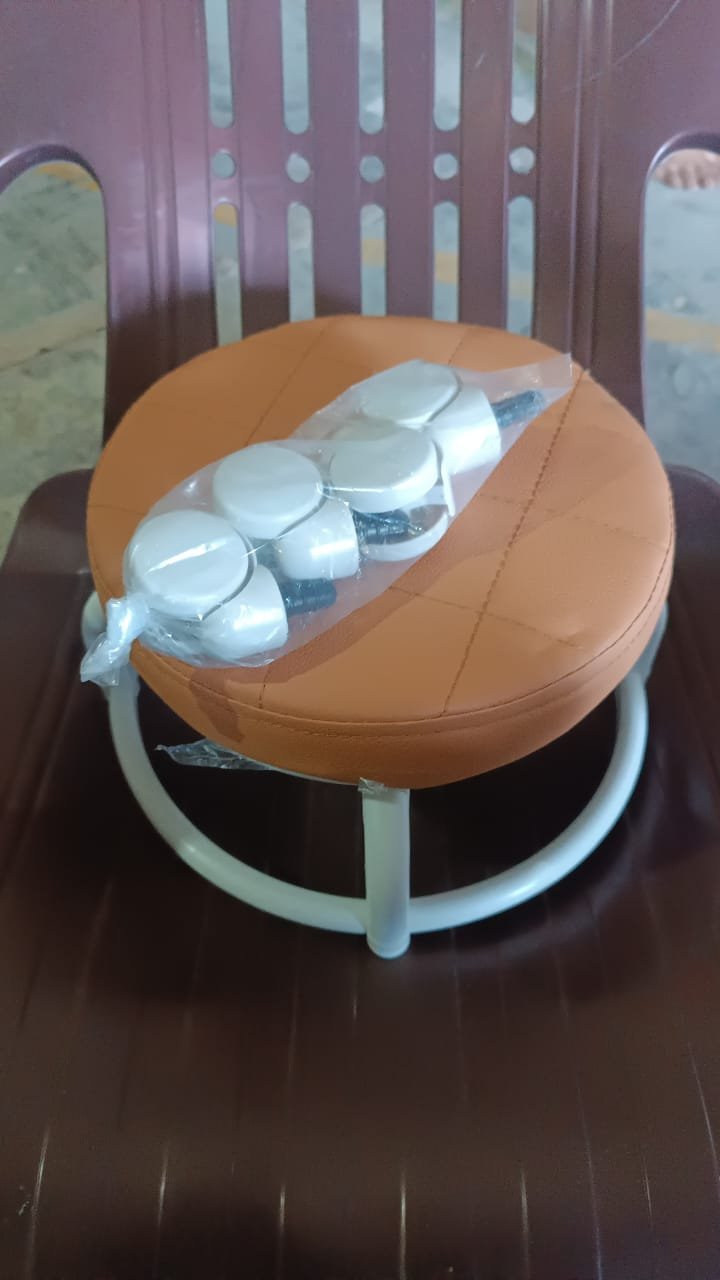 Roller Seat Stool Low Height Rolling Plastic Stool Multifunctional (1 Pc)