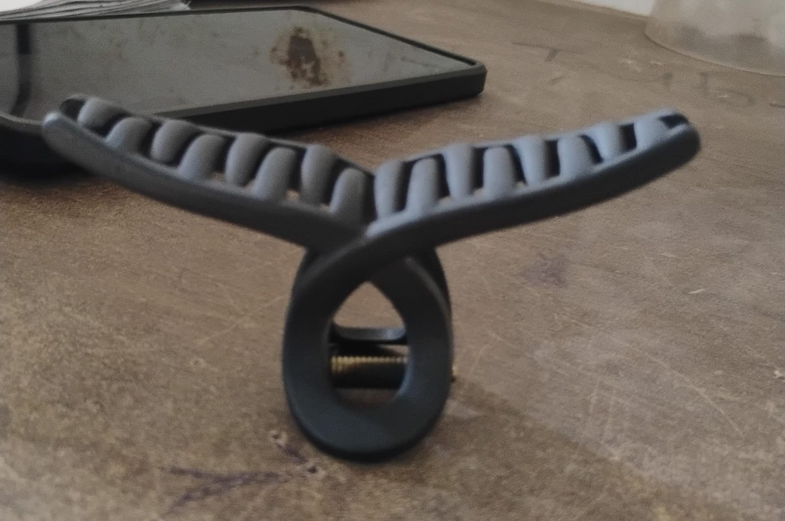 Plastic Hair Claw Clips Strong Clips (1 Pc / Mix Design & Color), Hair accessories (1 Pc / Mix Design & Color)