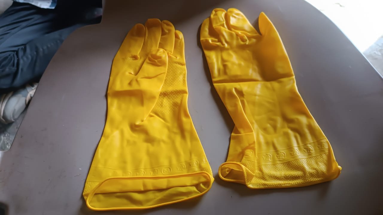 2 pair med yellow gloves For Cleaning