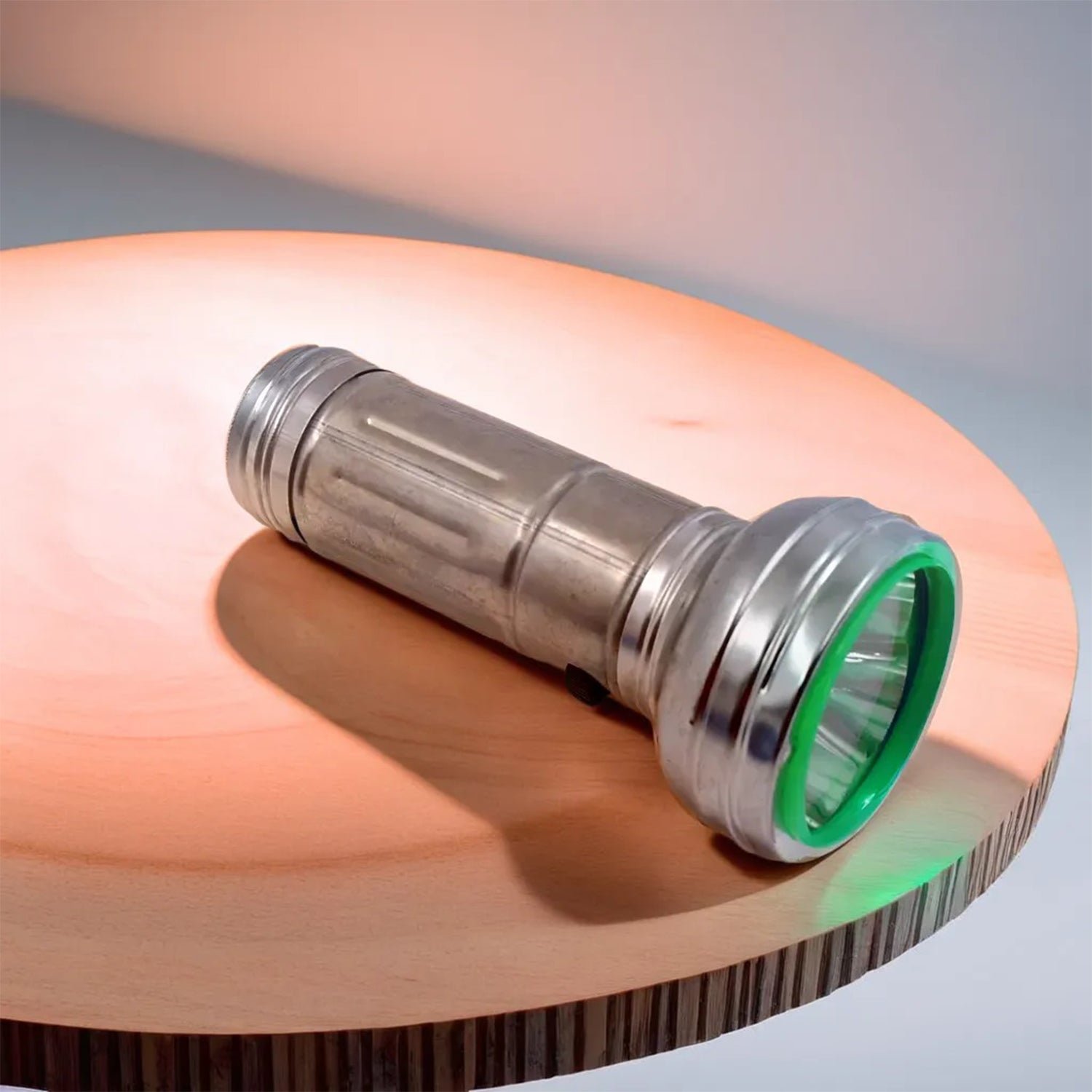 Nostalgic Portable Flashlight – Simple Iron Outdoor Old-Fashioned Torch Light