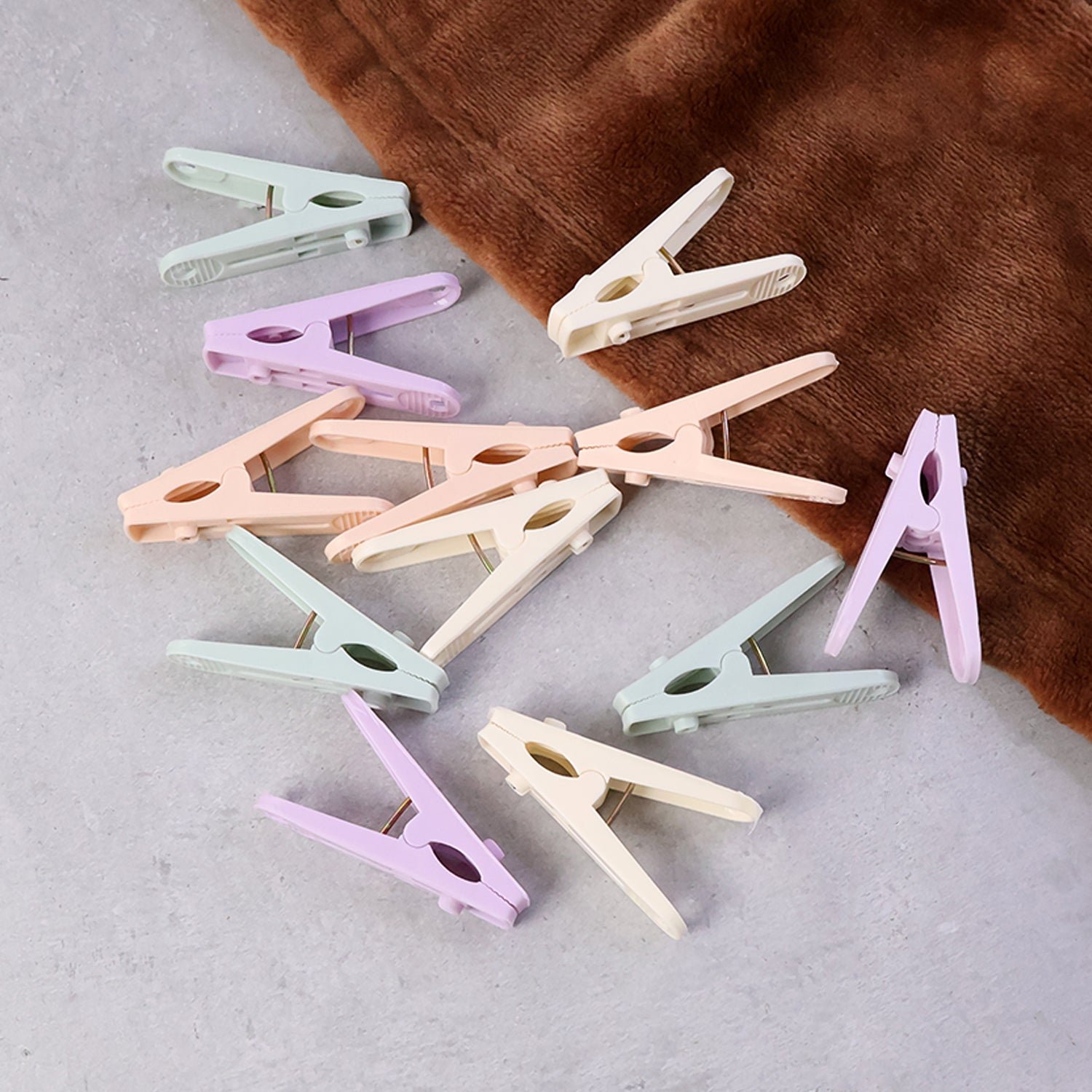 Clothesline Rope 12 Clips – 5 Meter Approx Heavy Duty Laundry Drying Rope with Clip