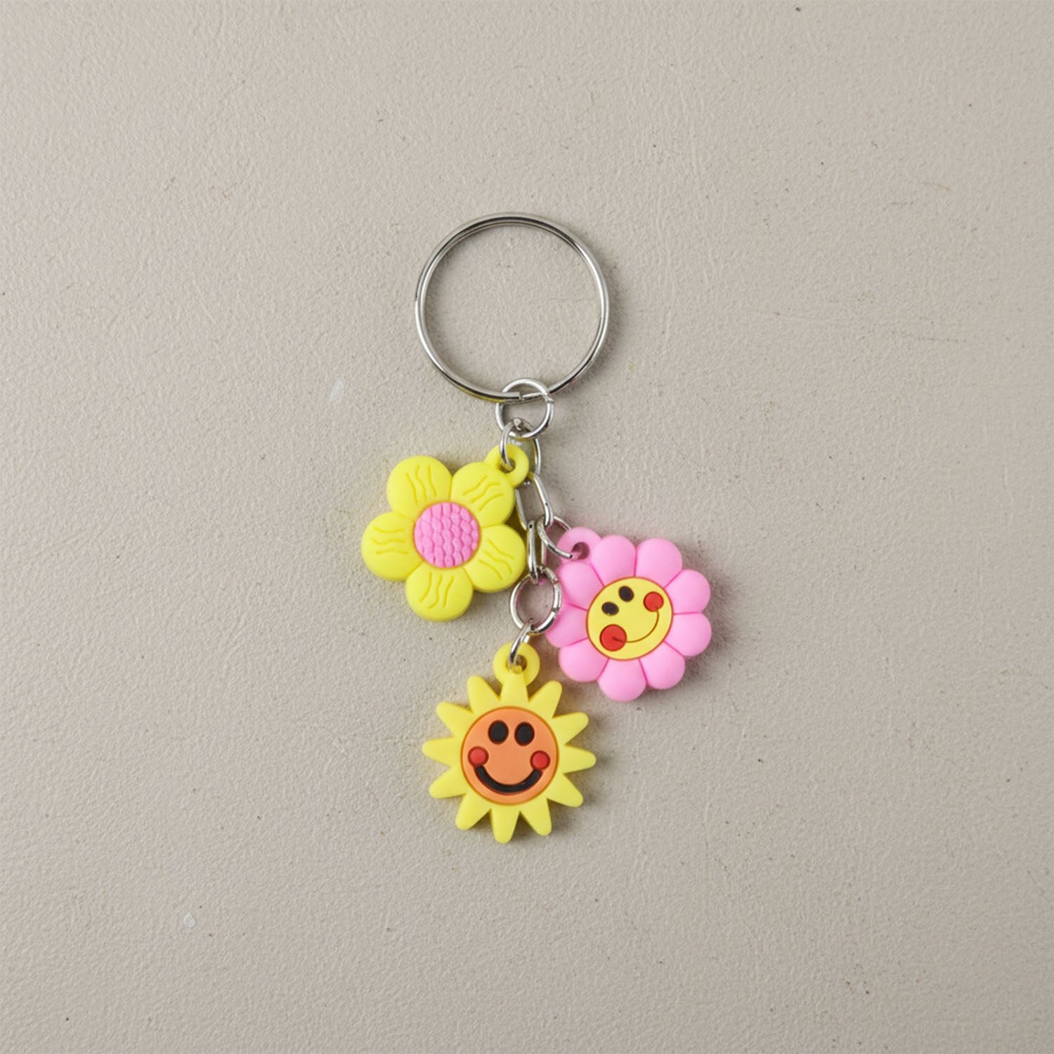 Cute Flower & Smiley Face Cartoon Keychain (1 Pc)