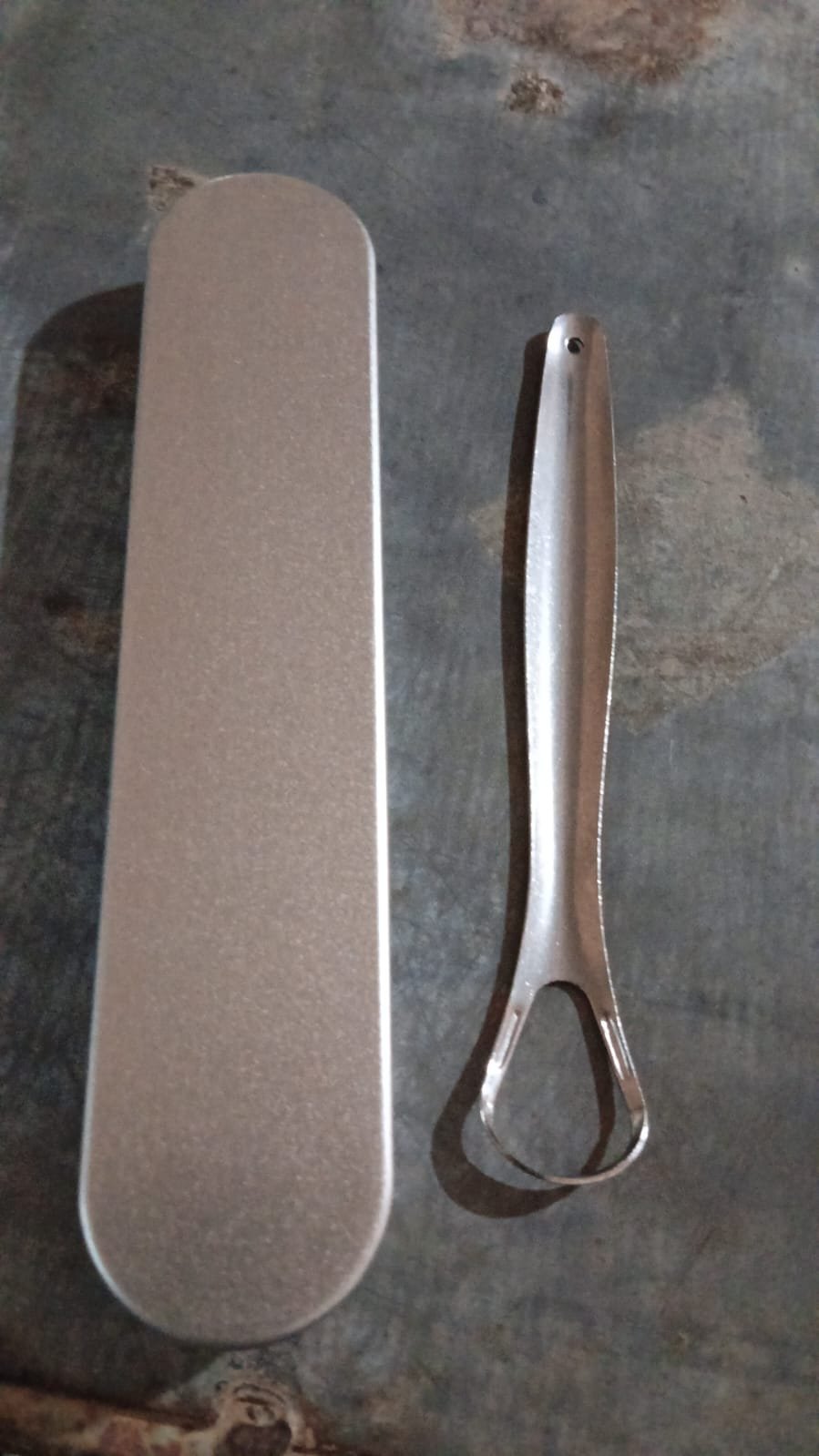 Stainless Steel Tongue Scraper Bad Breath & Oral Hygiene, Metal Case Included (1 Pc)