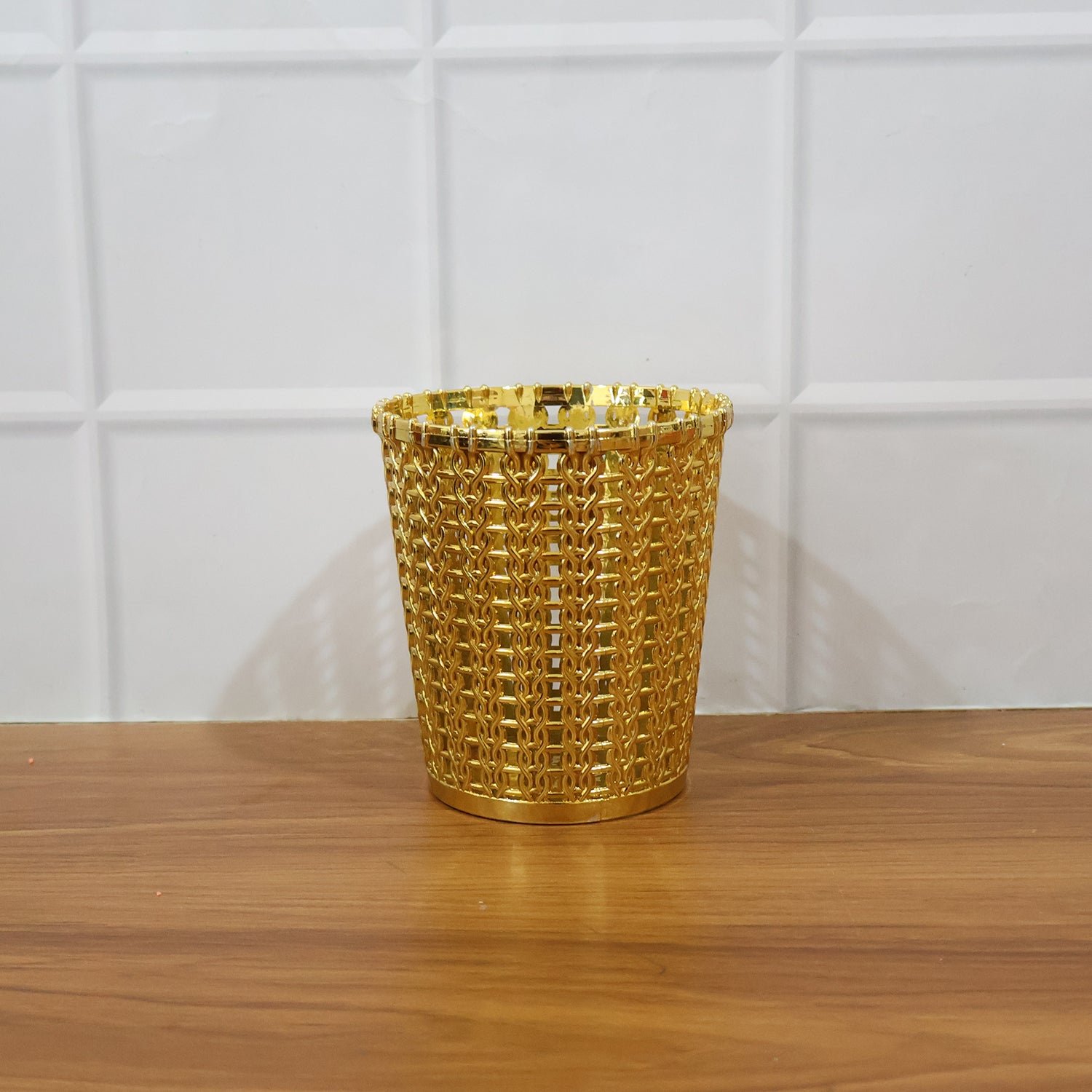 Luxury Golden Decorative Makeup Brush Holder Organizer (1 Pc)